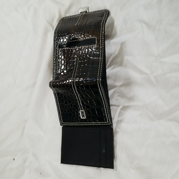 Liz Claiborne Tri-fold Wallet - Picture 5 of 14